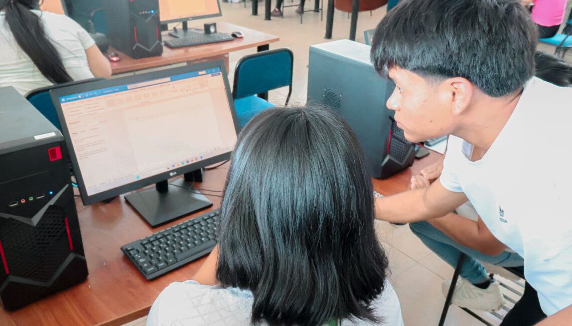 photo_5125641369099021947_y